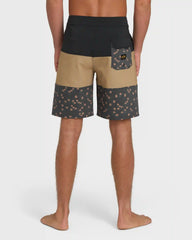 Tribong Lo Tide 18" Boardshorts - Khaki