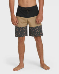 Tribong Lo Tide 18" Boardshorts - Khaki